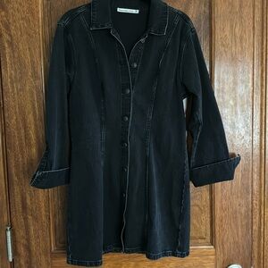 Medium petite Abercrombie and Fitch dark wash jean mini.. in new condition.